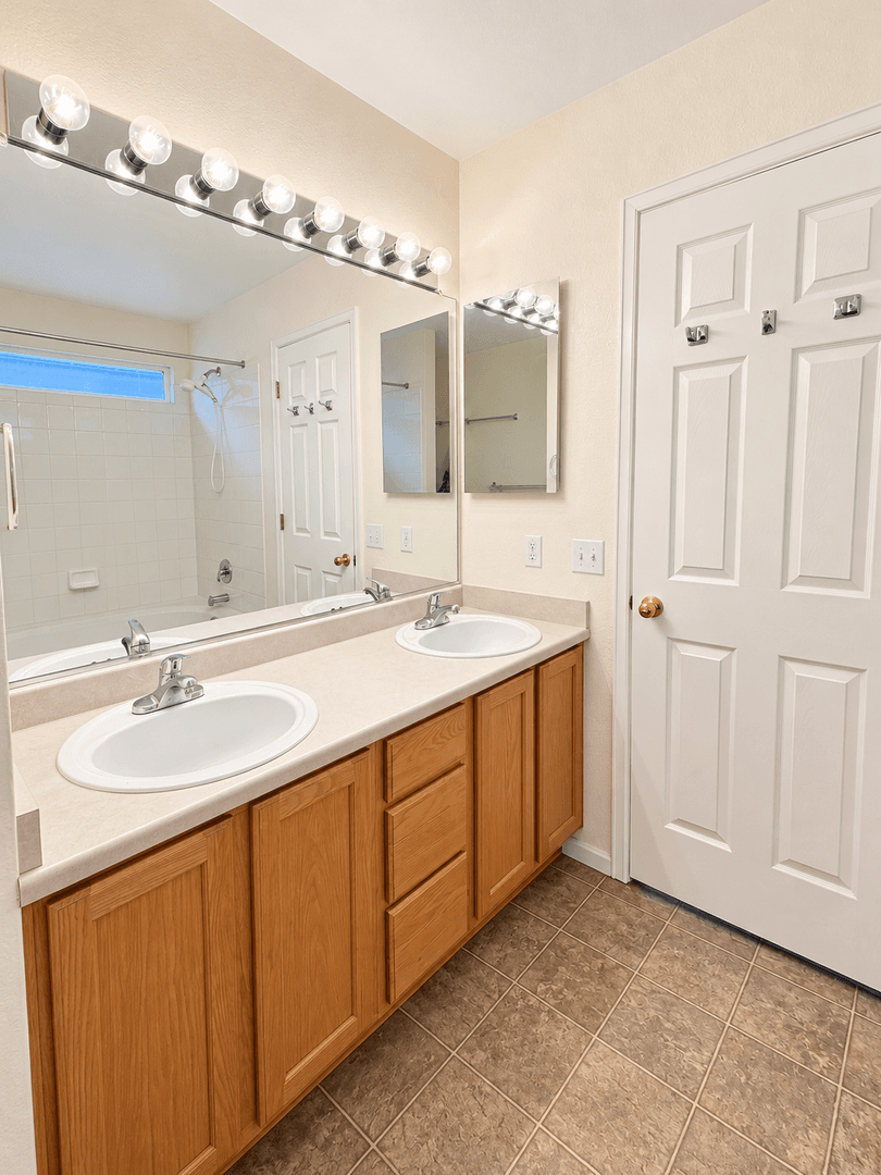 Denver House: 4022 Perth St
