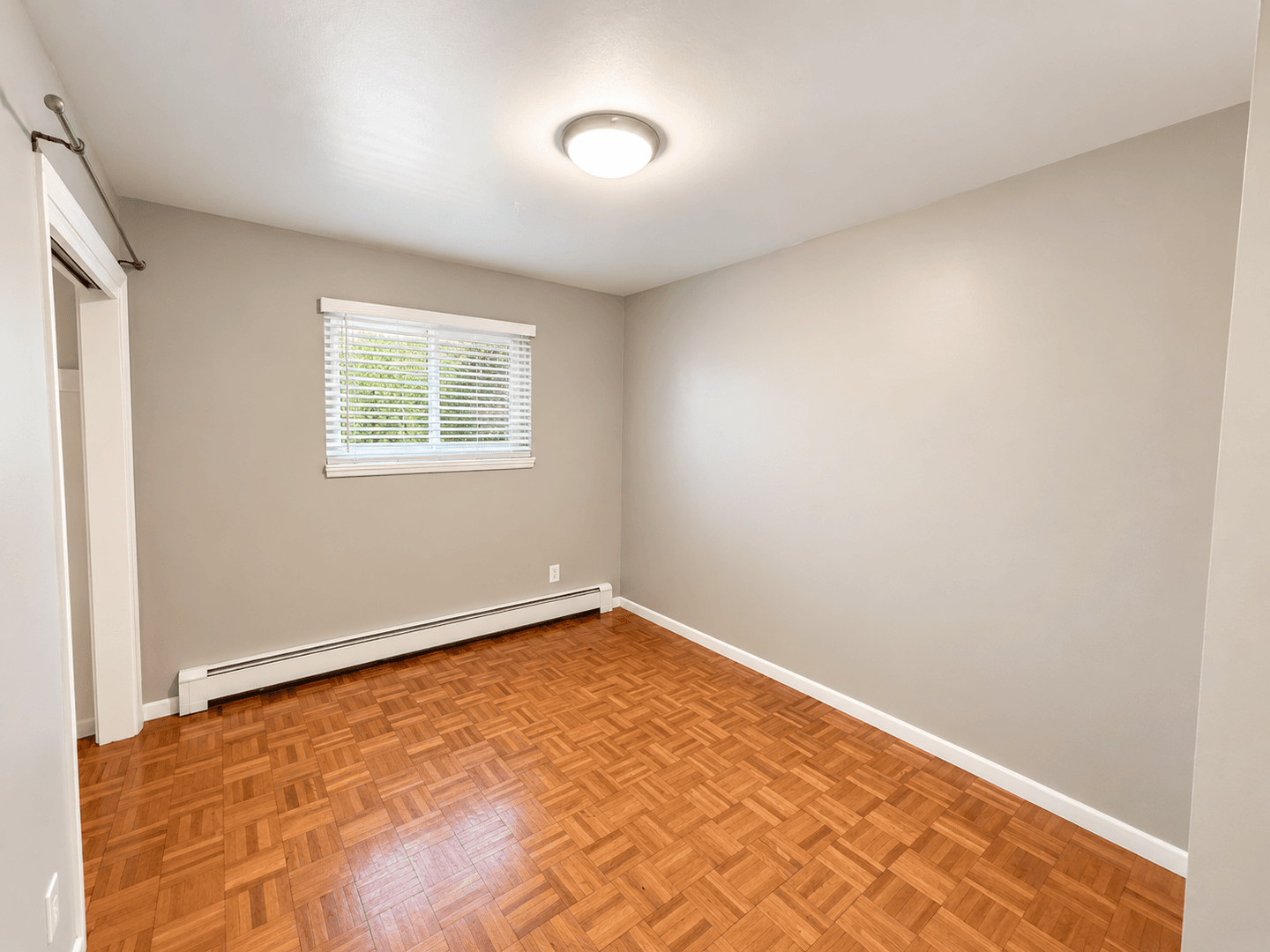 Centennial Apartment: 5730-5740 S Pennsylvania St