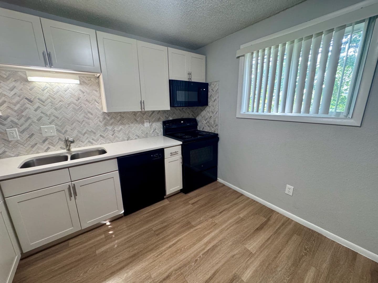 Lakewood Apartment: 1550 Kendall St