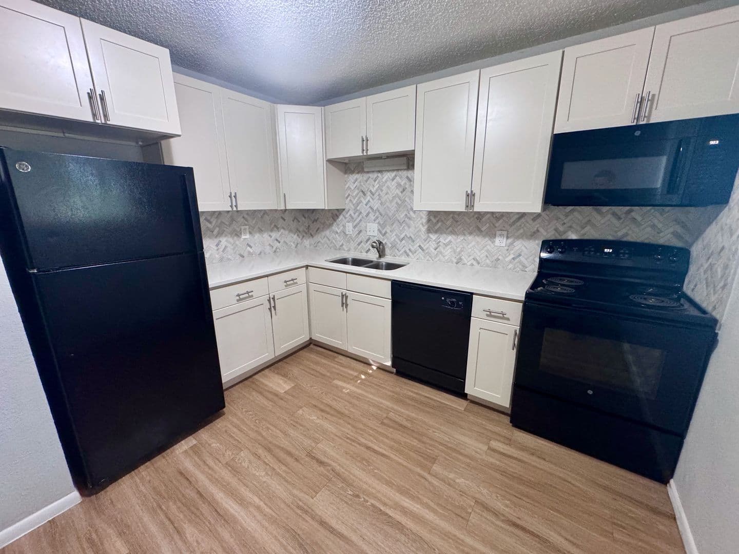 Lakewood Apartment: 1550 Kendall St