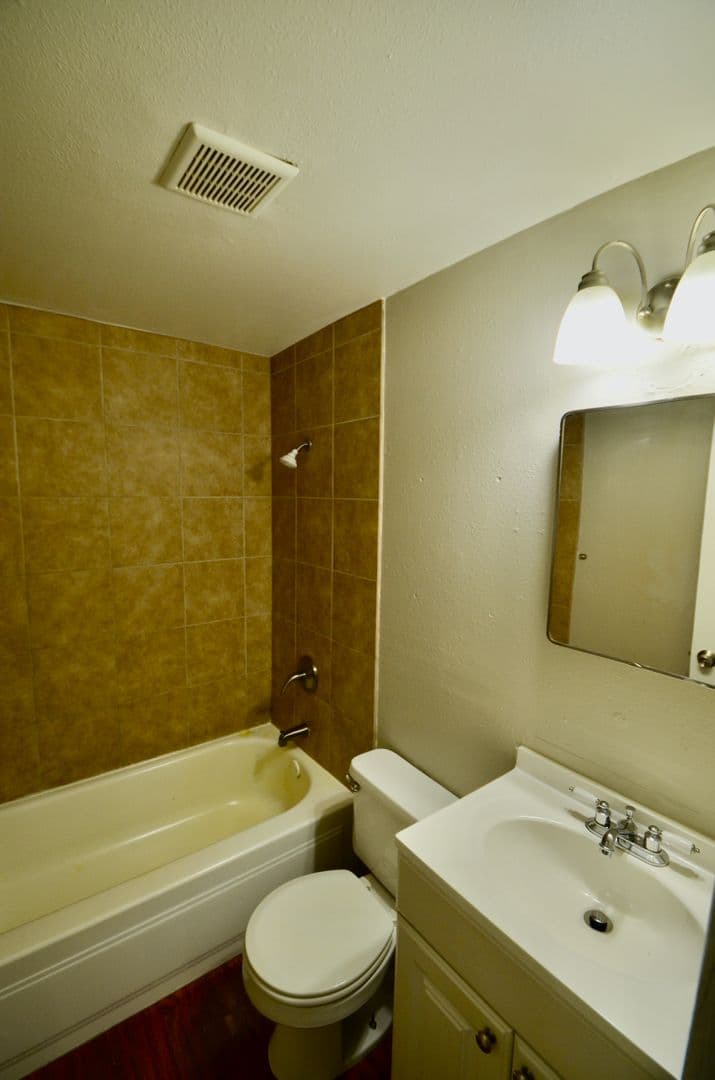 Lakewood Apartment: 1160-1198 S Allison St