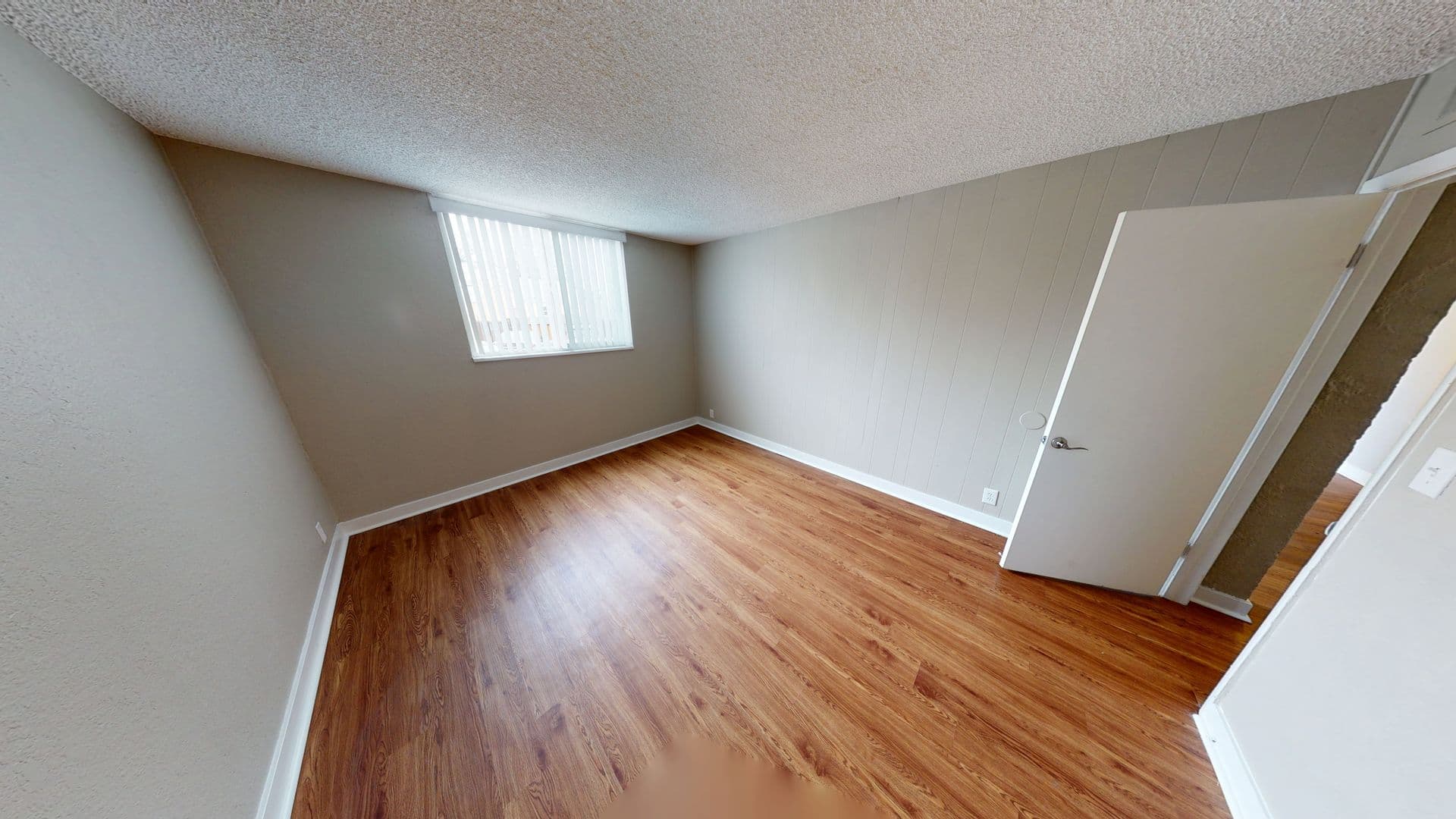 Aurora Apartment: 1945 Peoria St