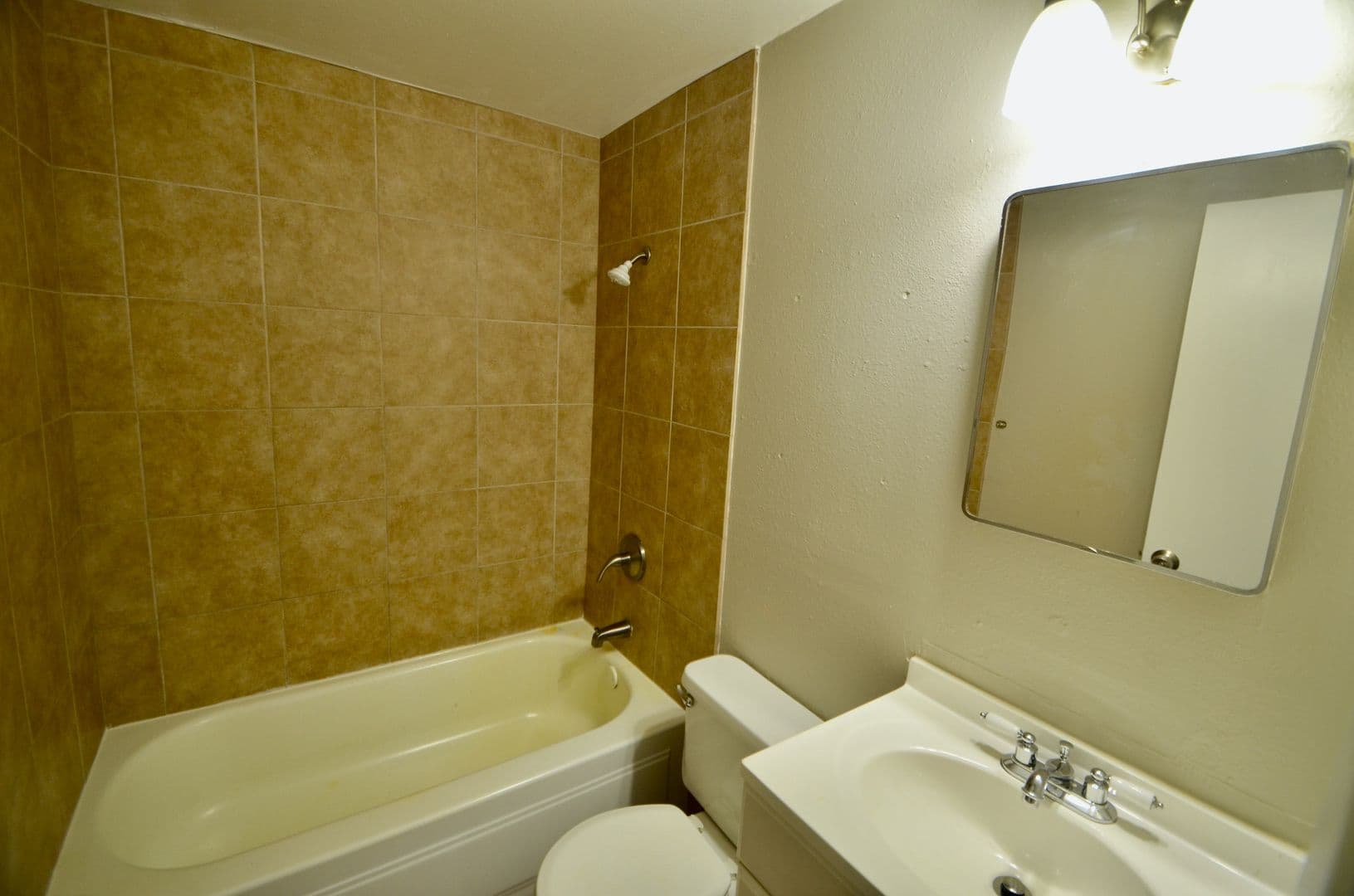 Lakewood Apartment: 1160-1198 S Allison St