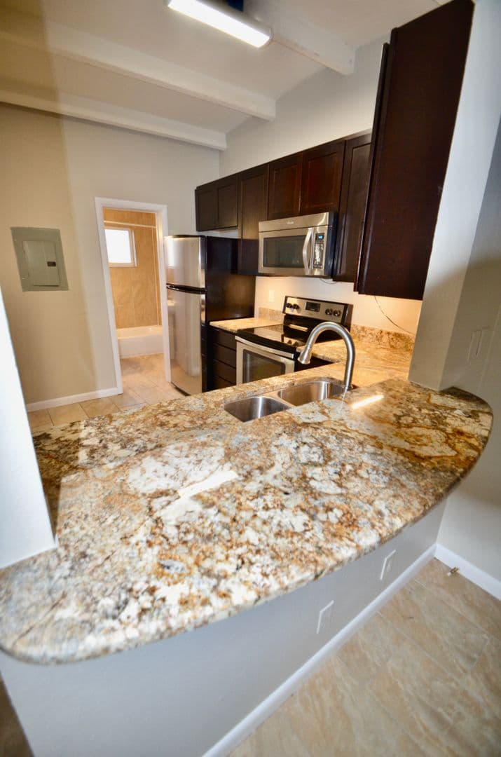 Edgewater Apartment: 2240-2246 N Ames St