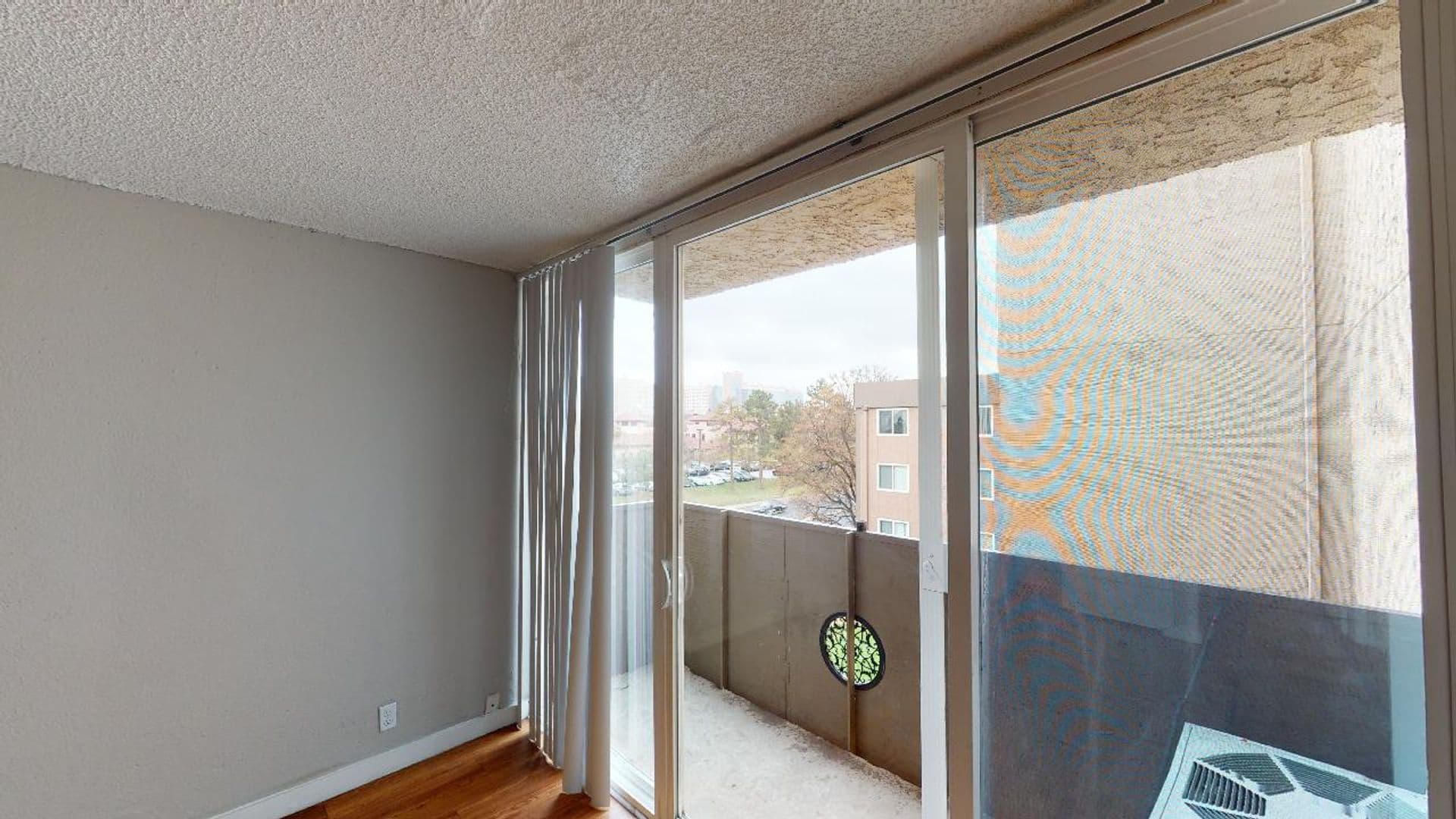 Aurora Apartment: 1945 Peoria St
