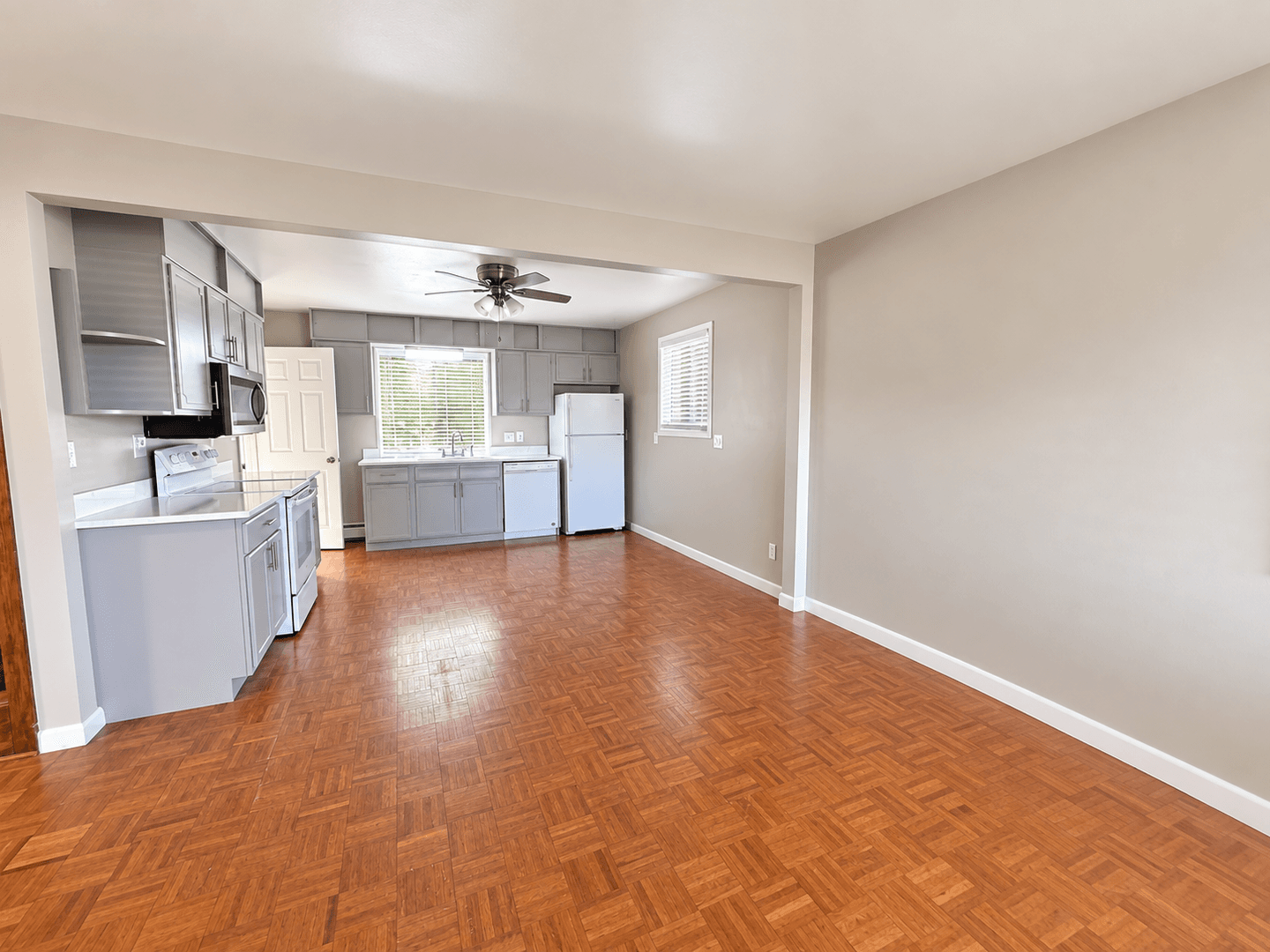 Centennial Apartment: 5730-5740 S Pennsylvania St