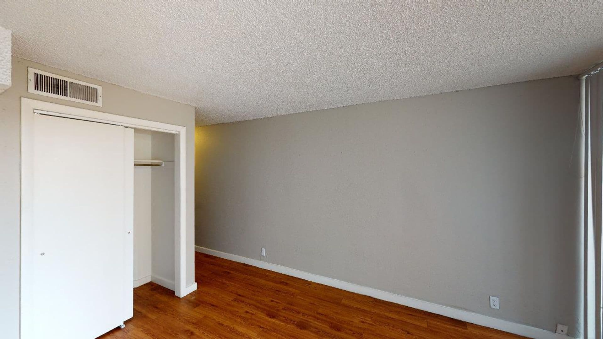 Aurora Apartment: 1945 Peoria St