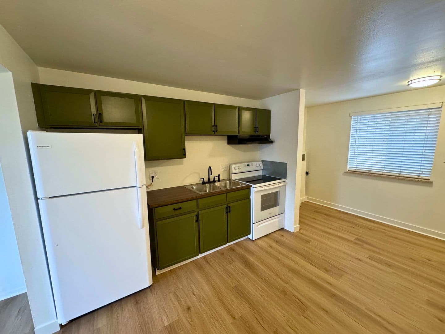 Aurora Apartment: 10800-10810 E 4th Way