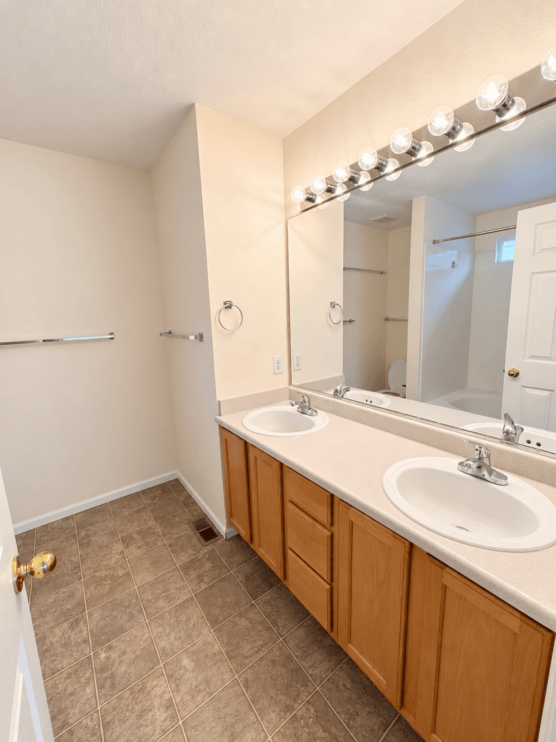 Denver House: 4022 Perth St