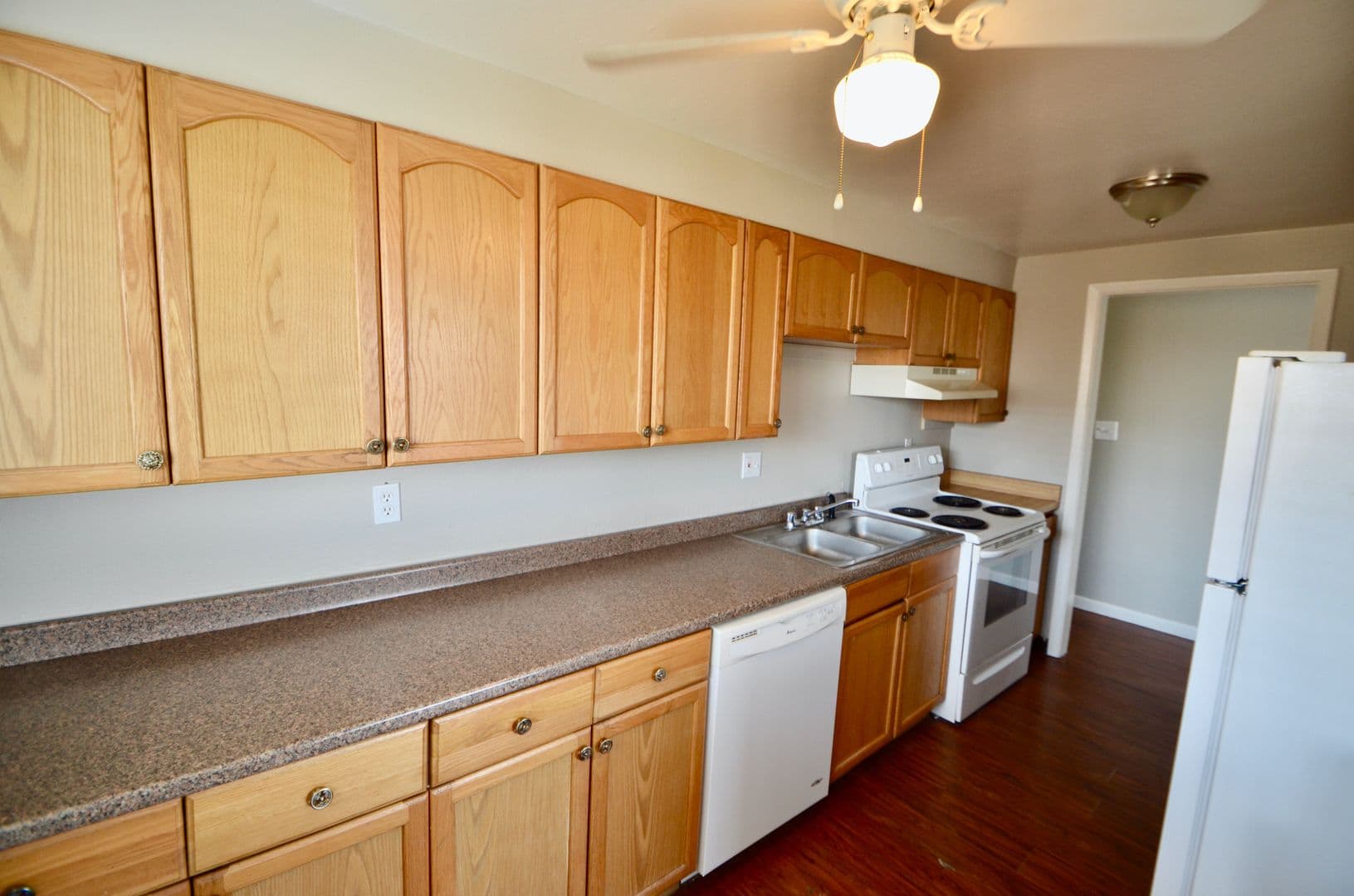 Lakewood Apartment: 1160-1198 S Allison St