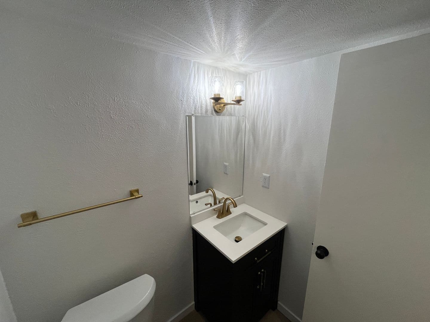 Aurora House: 15739 E Greenwood Dr