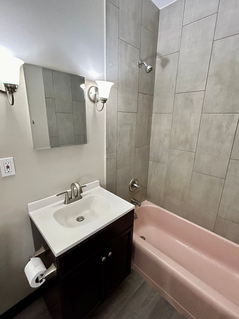 Denver Apartment: 2475 S York St