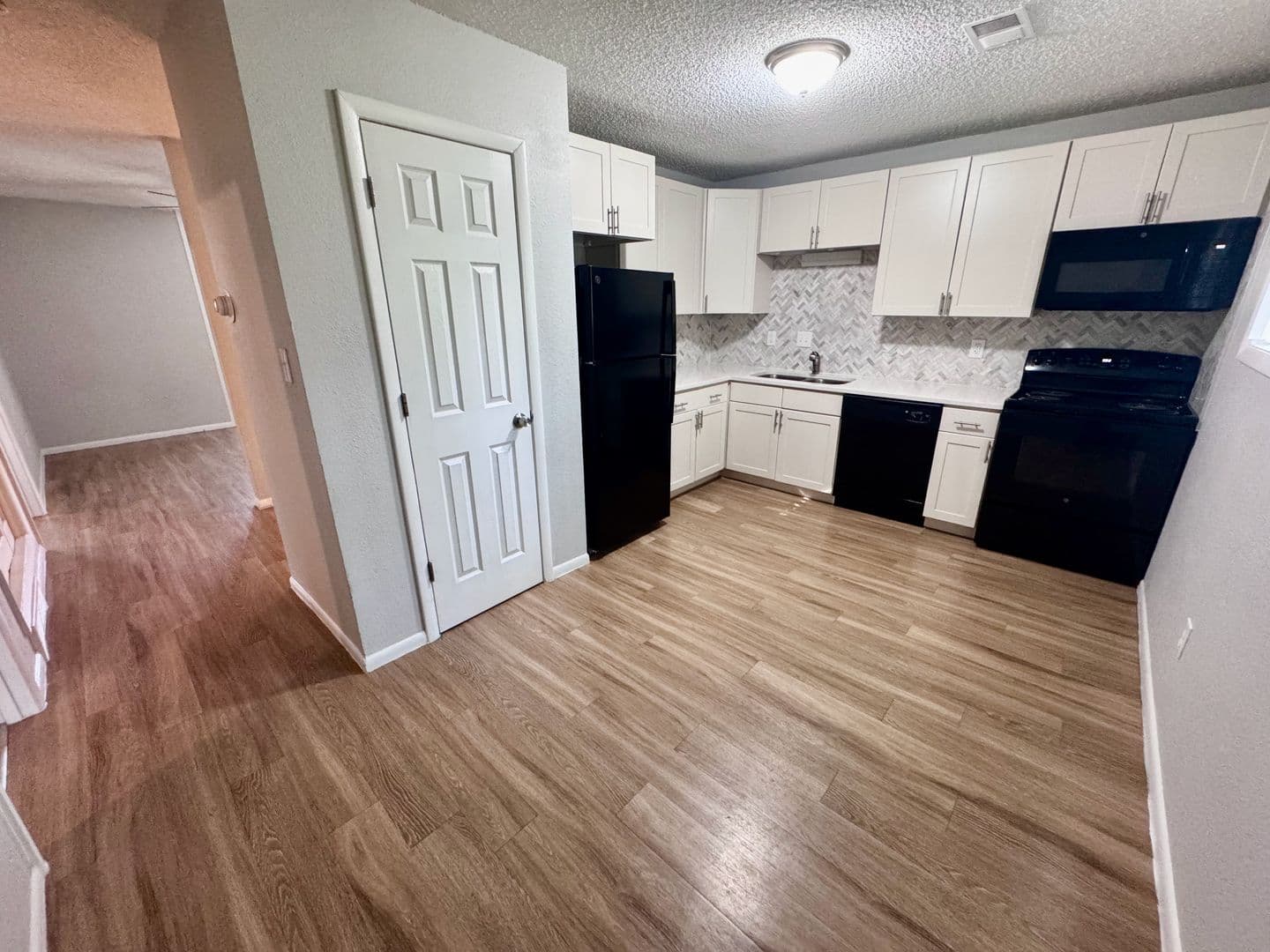 Lakewood Apartment: 1550 Kendall St