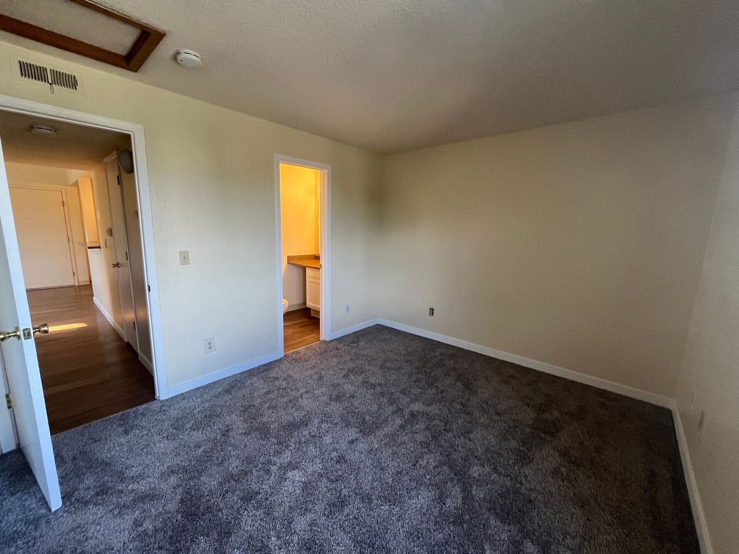 Aurora Condo: 1075 S Elkhart Way