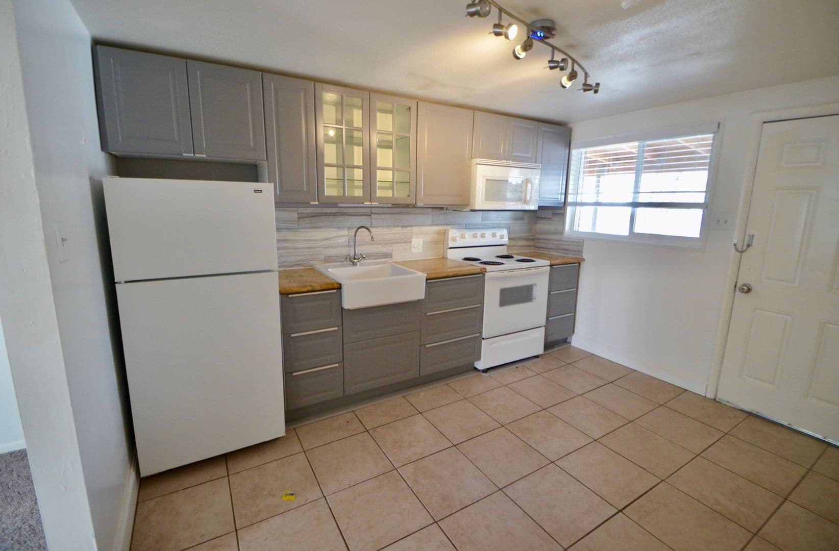 Lakewood Apartment: 1020-1028 Balsam St