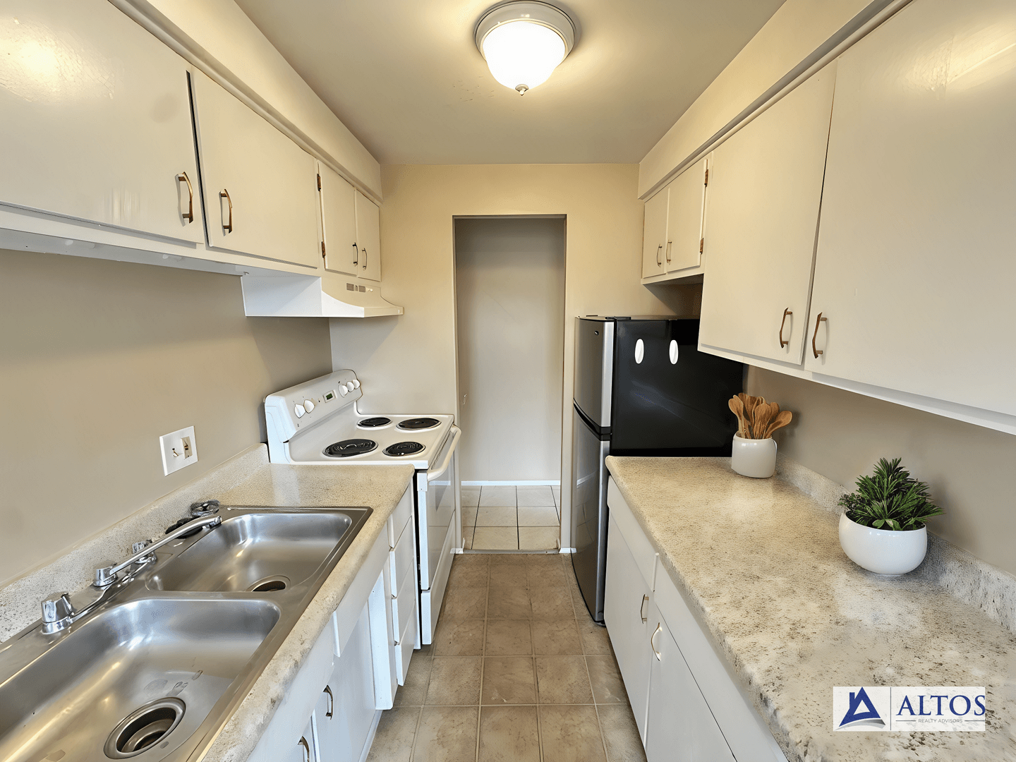 Lakewood Apartment: 1020 Carr St