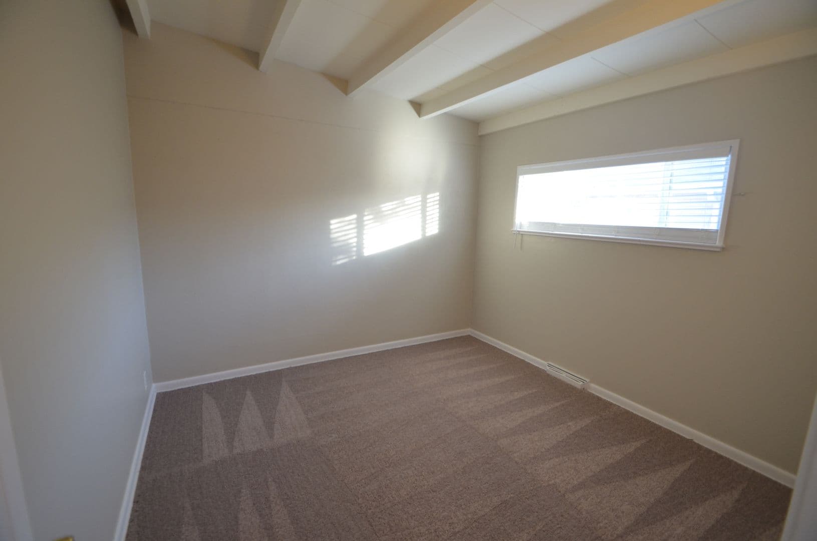 Edgewater Apartment: 2240-2246 N Ames St