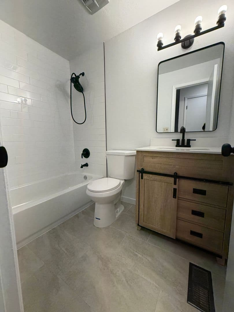 Aurora House: 3159 S Mobile Way