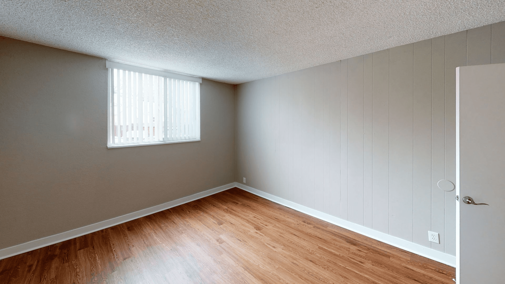 Aurora Apartment: 1945 Peoria St