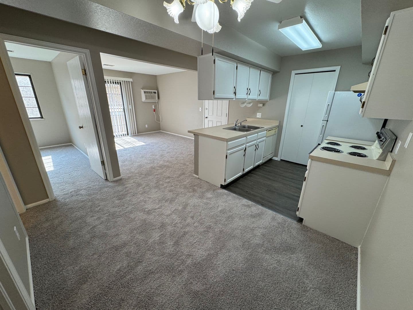 Littleton Apartment: 551 W Prentice Ave