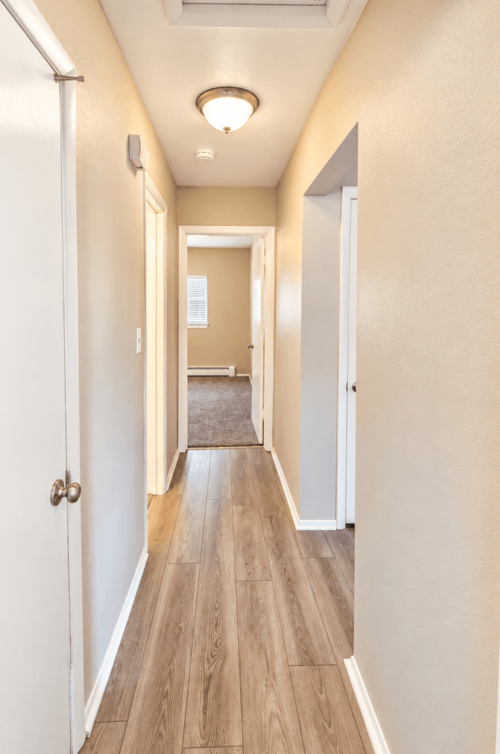 Centennial Apartment: 5750-5760 S Pennsylvania St
