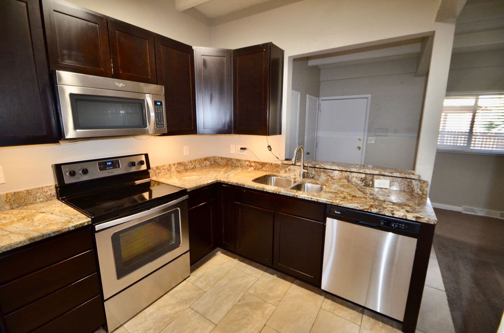 Edgewater Apartment: 2240-2246 N Ames St
