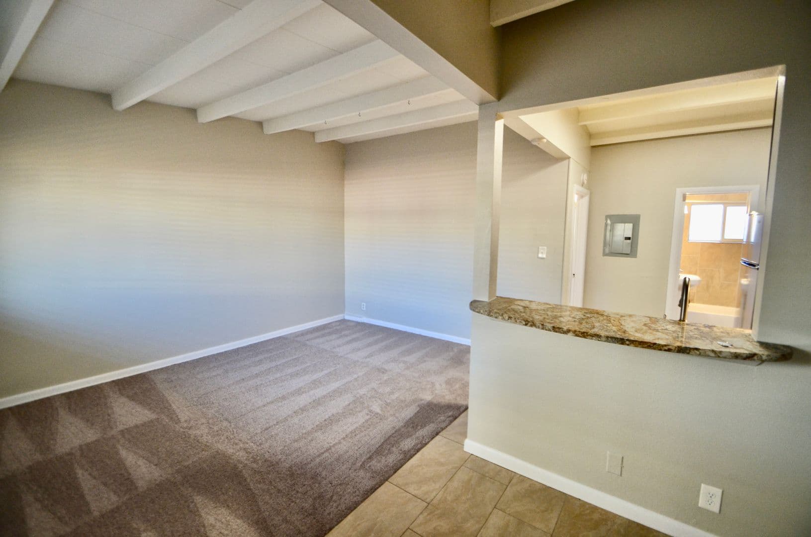 Edgewater Apartment: 2240-2246 N Ames St