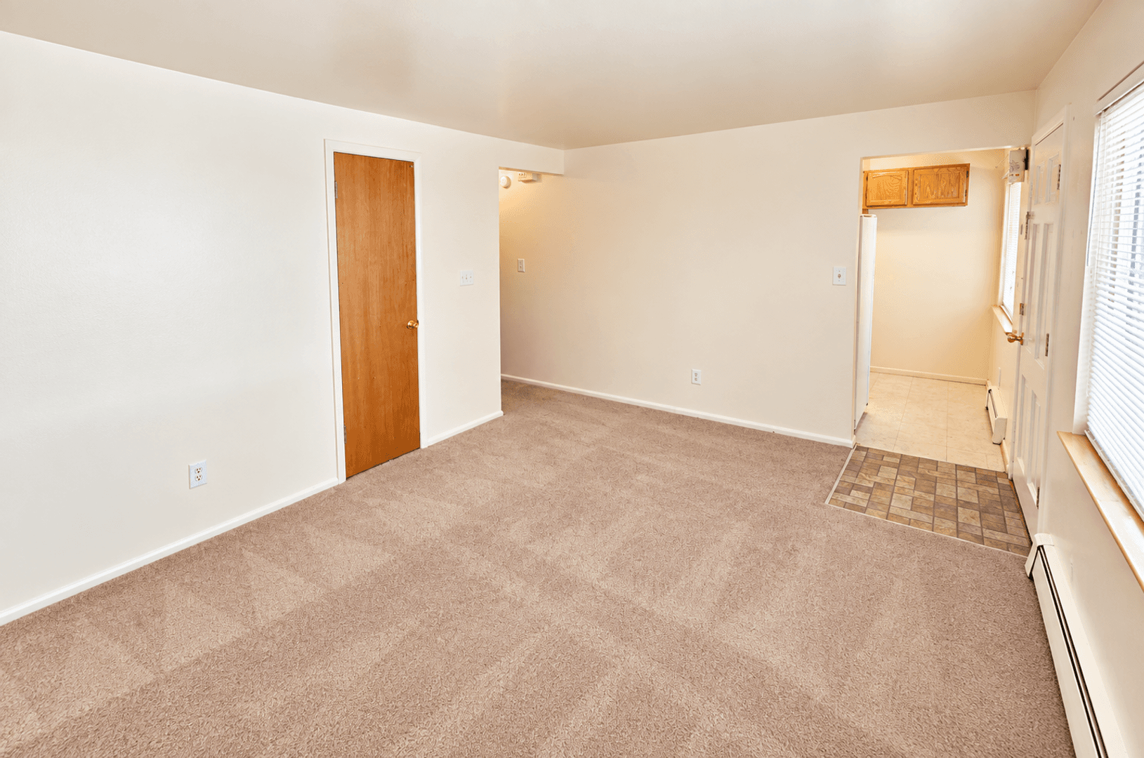 Centennial Apartment: 5750-5760 S Pennsylvania St