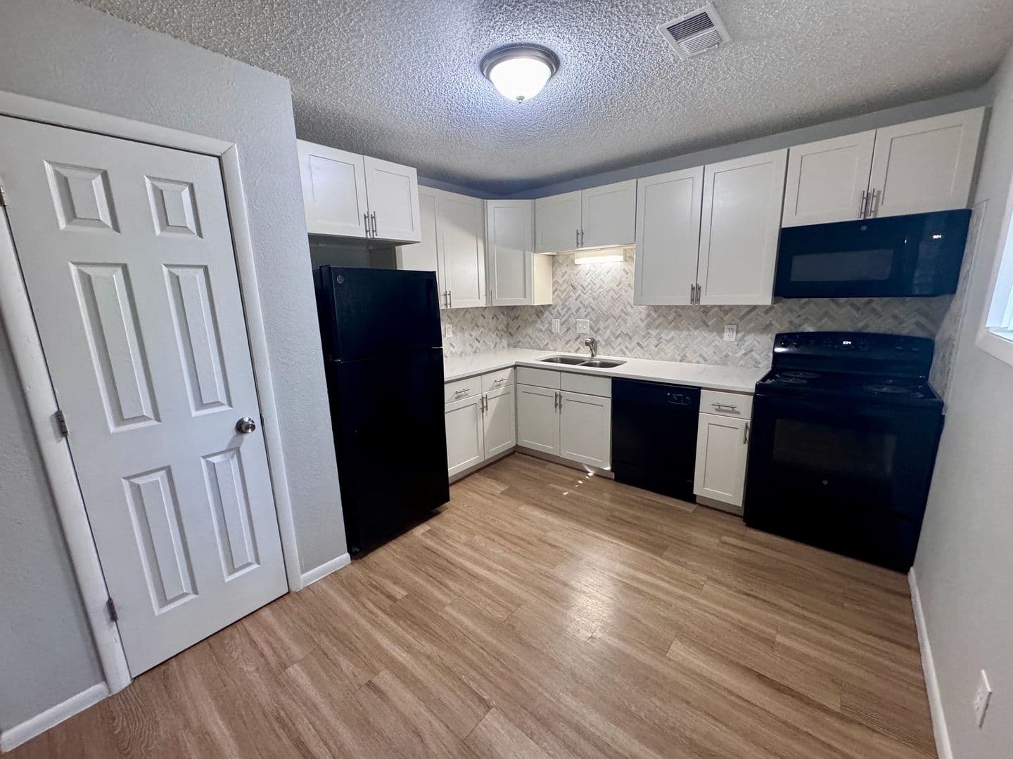 Lakewood Apartment: 1550 Kendall St