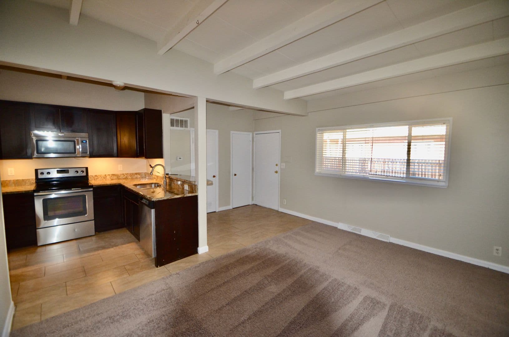 Edgewater Apartment: 2240-2246 N Ames St
