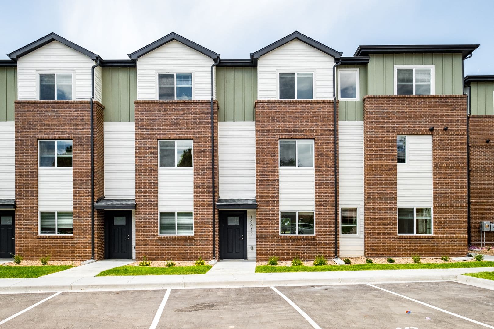 Aurora Townhome: 16001-16065 E 16th Ave