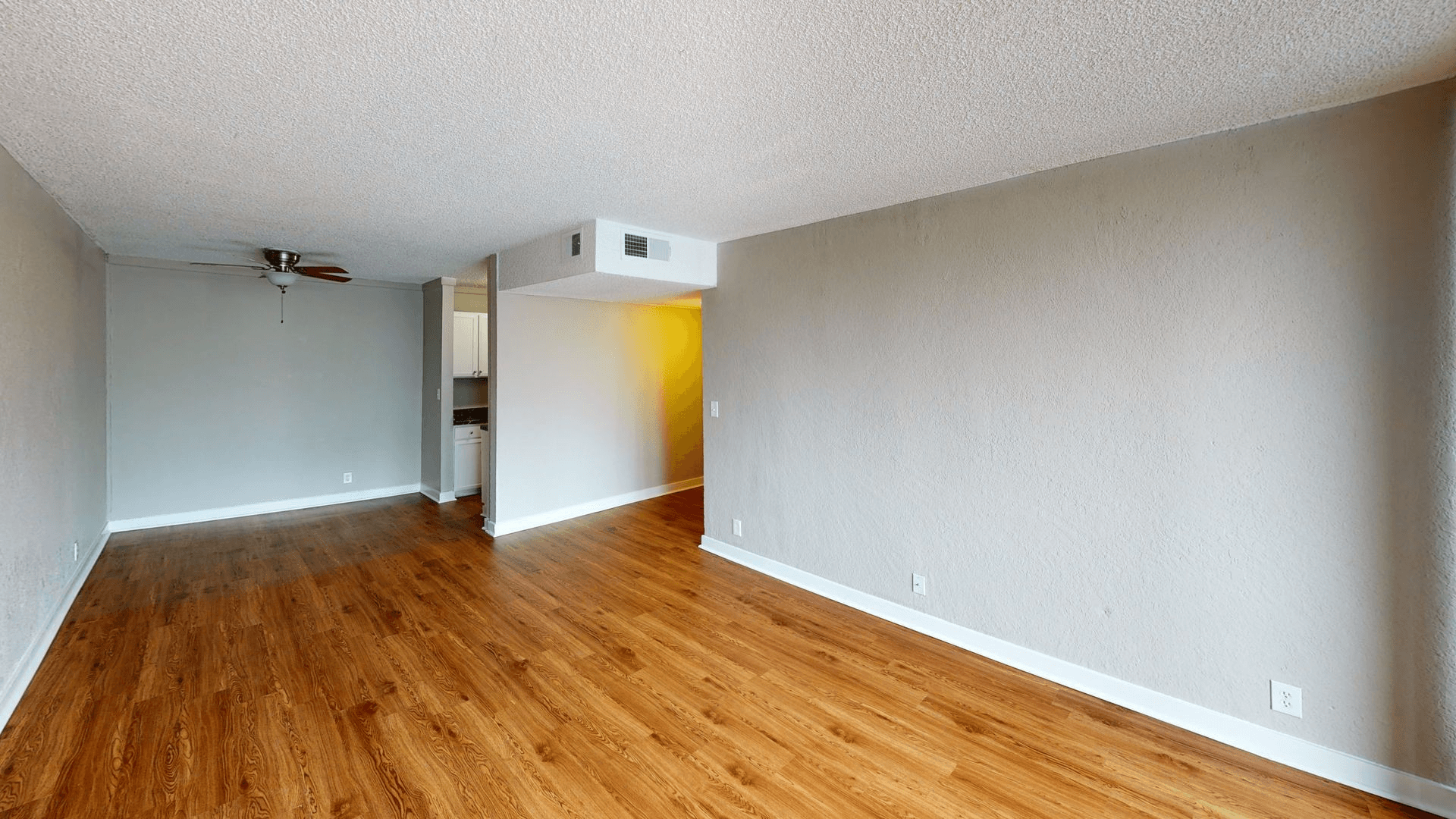 Aurora Apartment: 1945 Peoria St