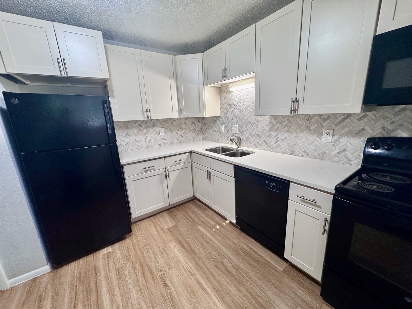 Lakewood Apartment: 1550 Kendall St