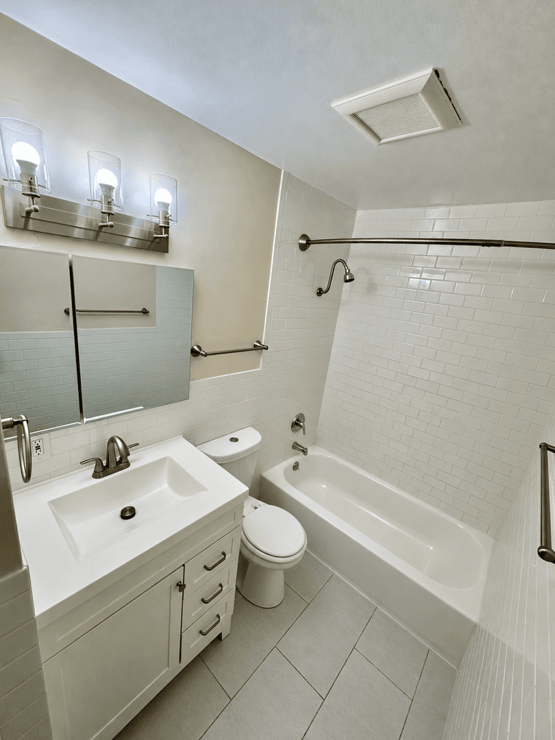 Lakewood Apartment: 1115 Carr Street
