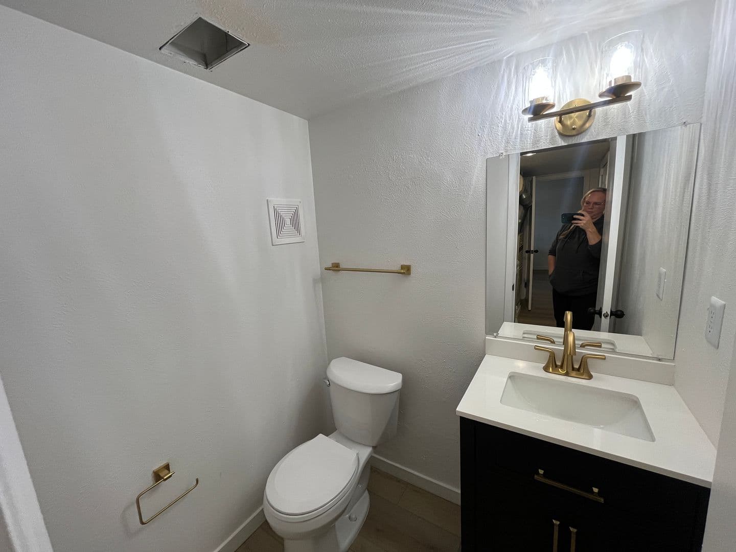 Aurora House: 15739 E Greenwood Dr