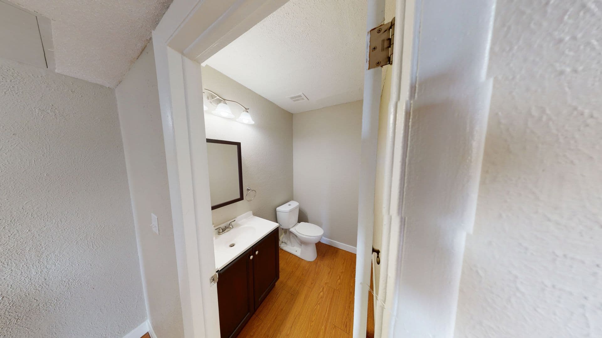 Aurora Apartment: 1945 Peoria St