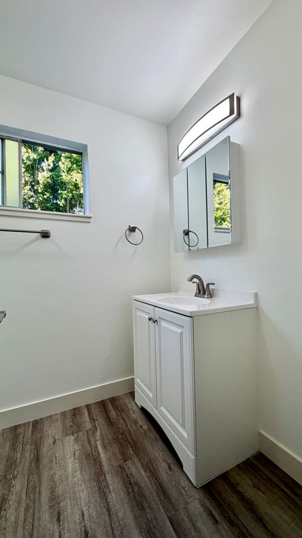 Burlingame Apartment: 1404 Floribunda Avenue