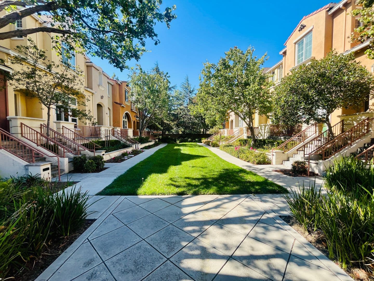 Santa Clara House: 4456 Headen Way