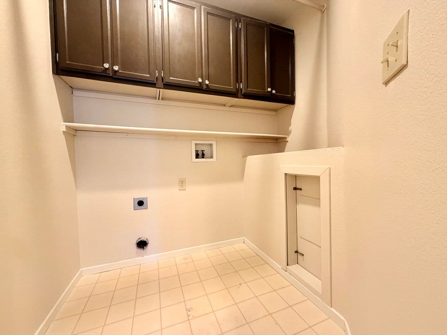 Martinez House: 504 Westaire Boulevard