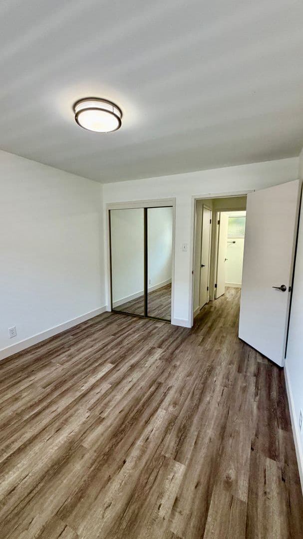 Burlingame Apartment: 1404 Floribunda Avenue