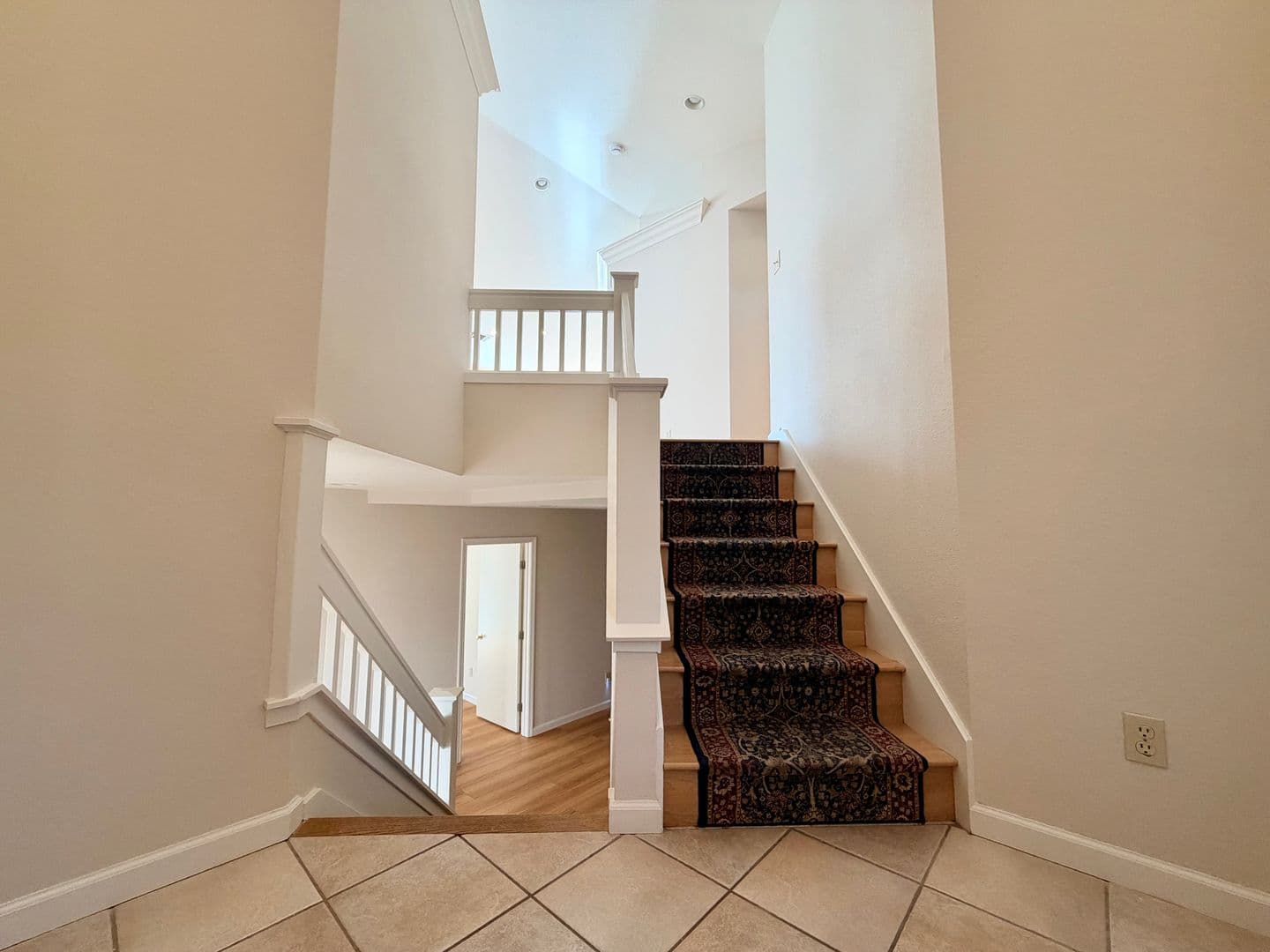 Martinez House: 504 Westaire Boulevard