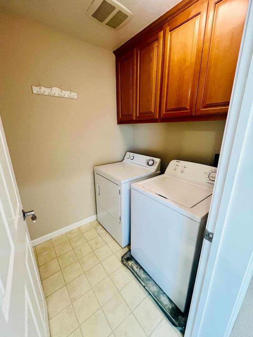 Santa Clara House: 4456 Headen Way