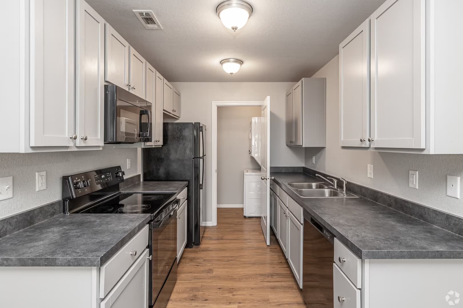 Siloam Springs Apartment: 1707 E Montclair Ave