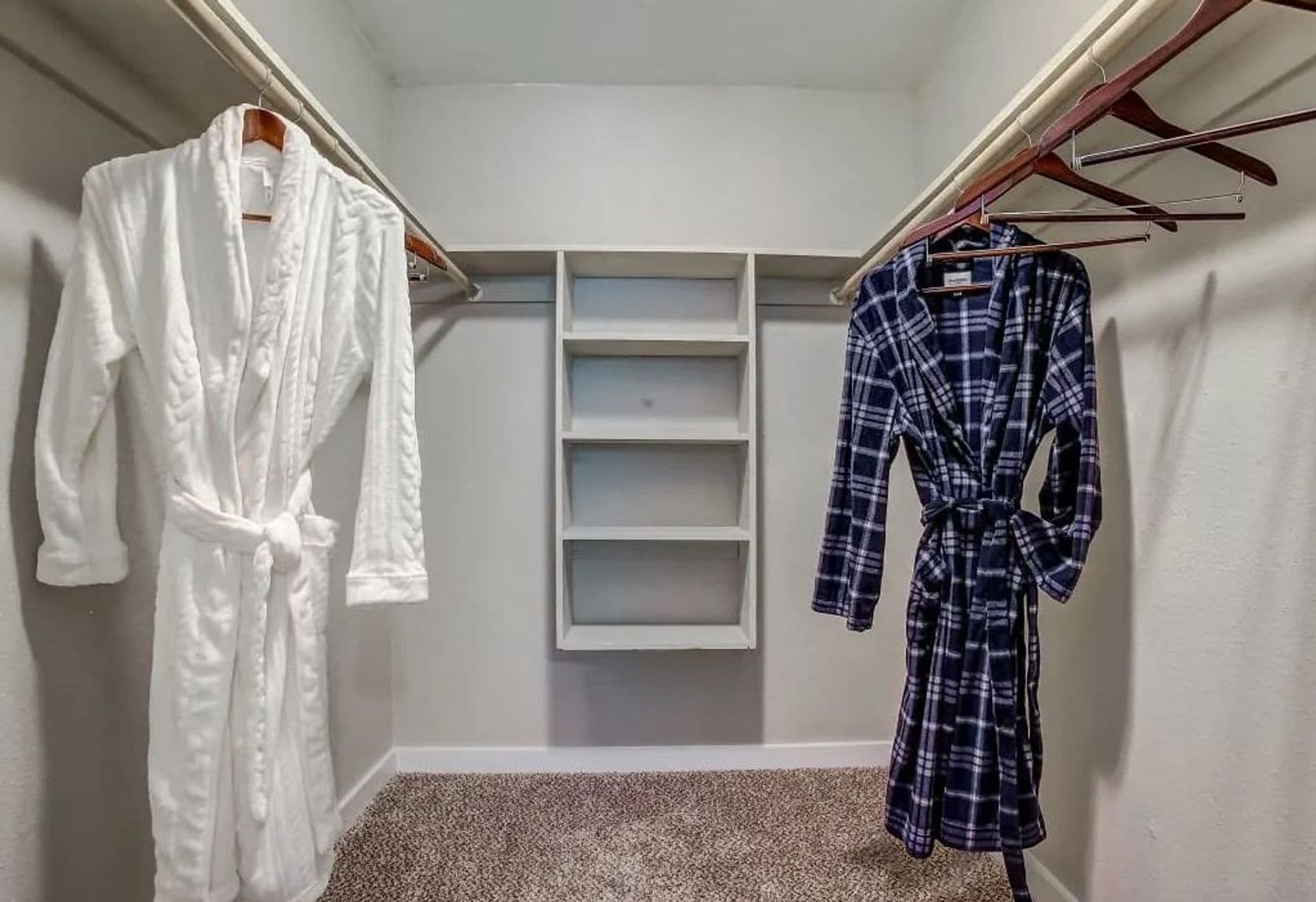 Norman Apartment: 2073 W Lindsey St