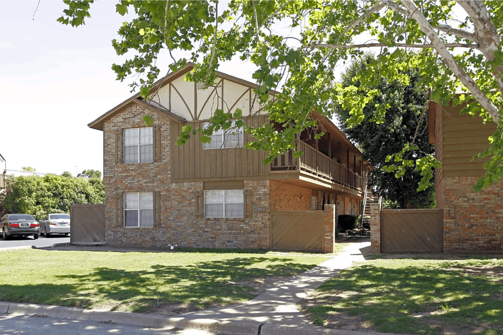 Norman Apartment: 1207 Crown Point Avenue