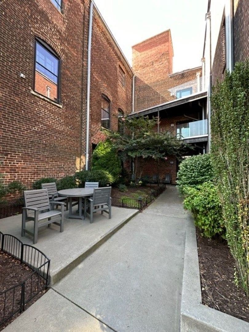 Lynchburg Apartment: 1220 Commerce Street