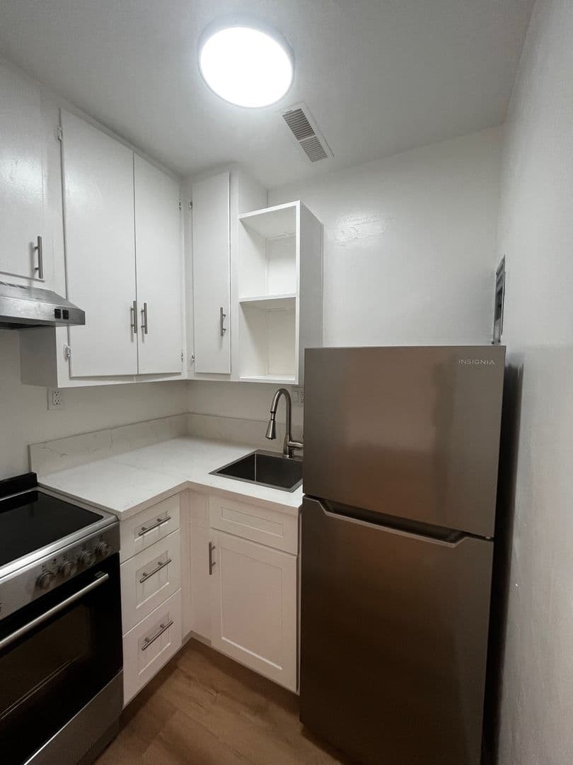 Los Angeles Apartment: 1811 N. Cherokee Ave.