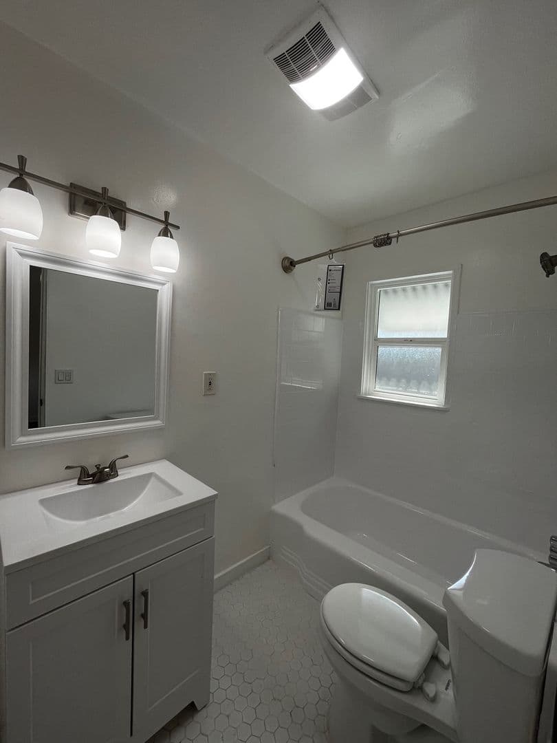 Los Angeles Apartment: 1811 N. Cherokee Ave.