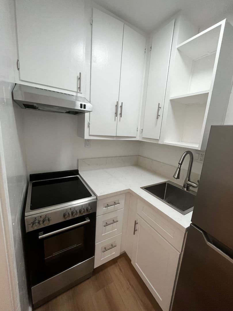 Los Angeles Apartment: 1811 N. Cherokee Ave.
