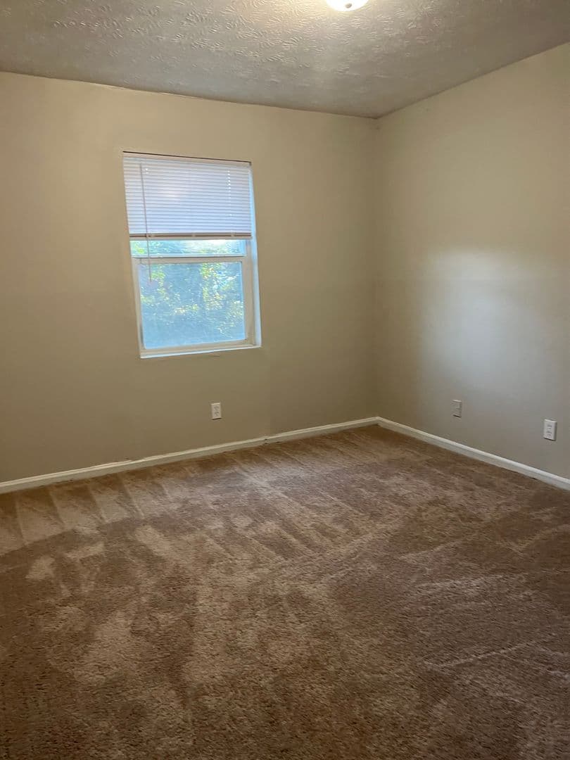 Morrow Apartment: 6252 N Lee St